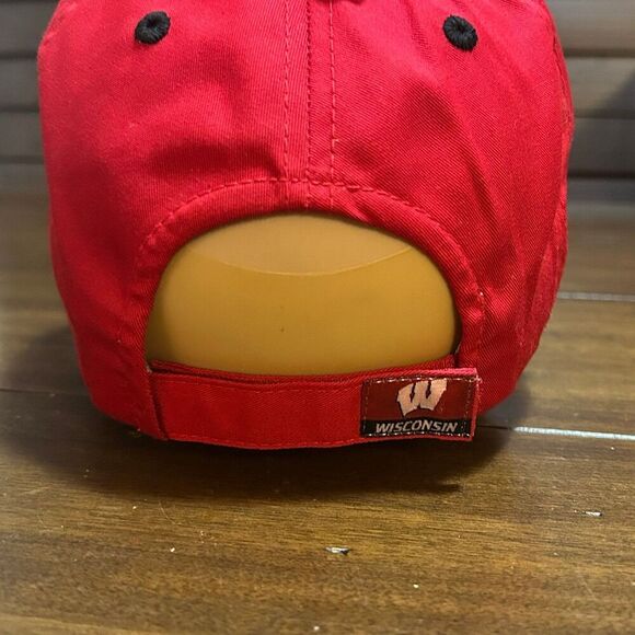 Wisconsin Badgers Hat Adjustable Cap Mens Red NCAA Football College - NWOT - Picture 3 of 5